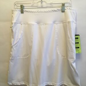NEW WITH TAGS EMERALD 18 SKORT IN WHITE.‎